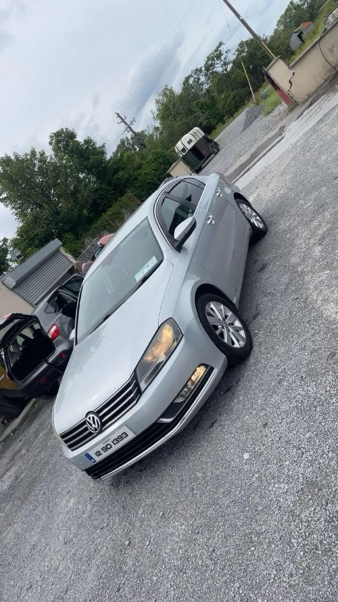 Volkswagen Passat 2012 - Image 2
