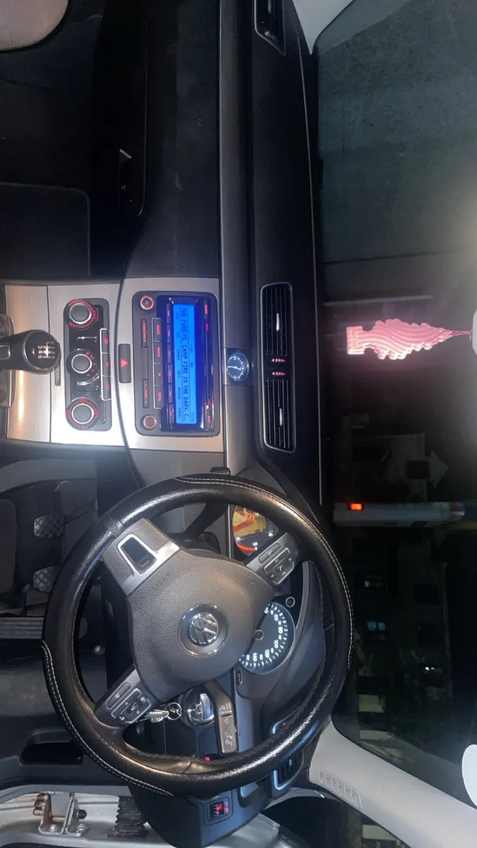 Volkswagen Passat 2012 - Image 3