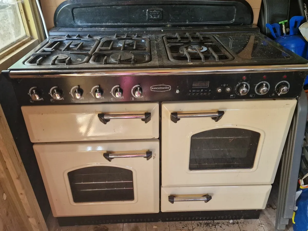 Gas electric cooker - Image 1