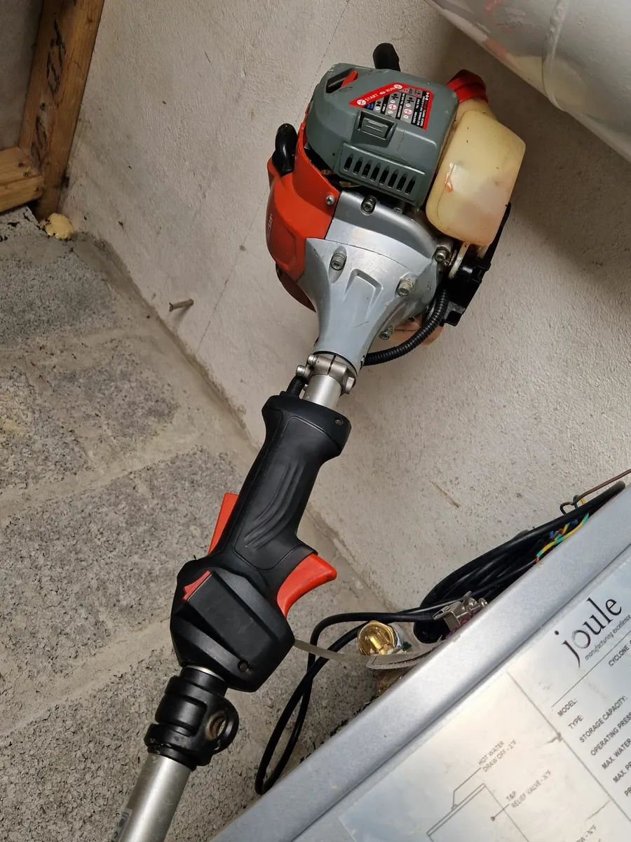 Petrol strimmer - Image 2