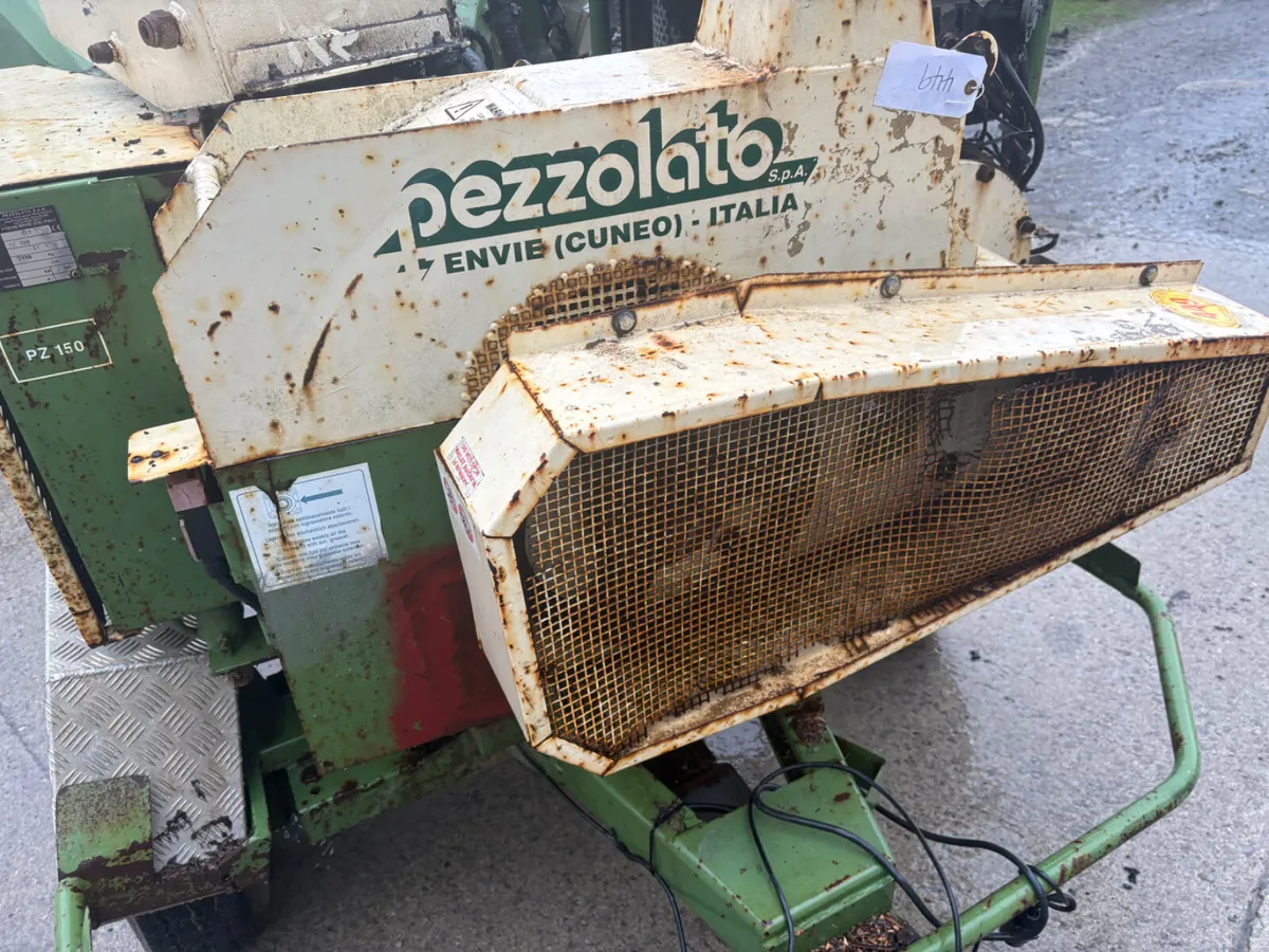 Self propelled wood chipper - Image 2