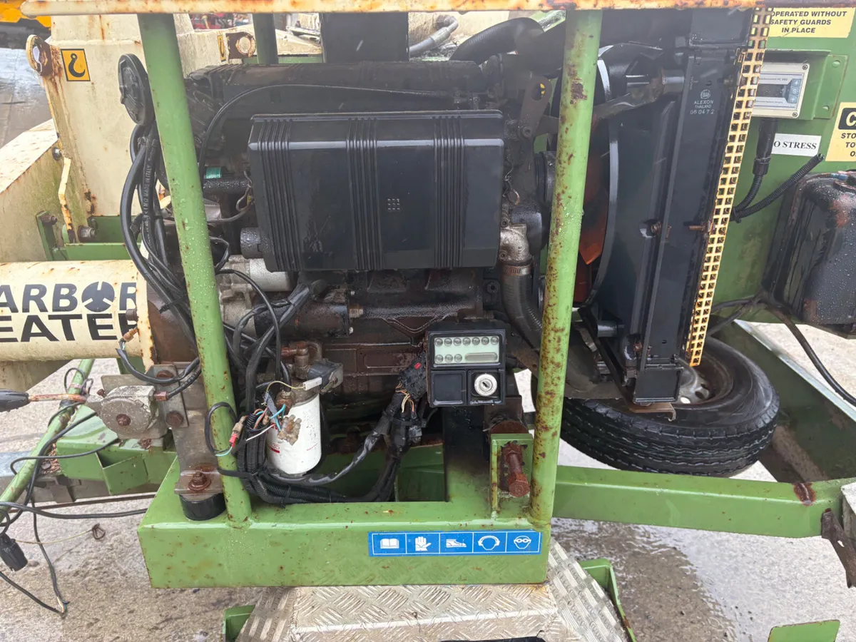 Self propelled wood chipper - Image 3