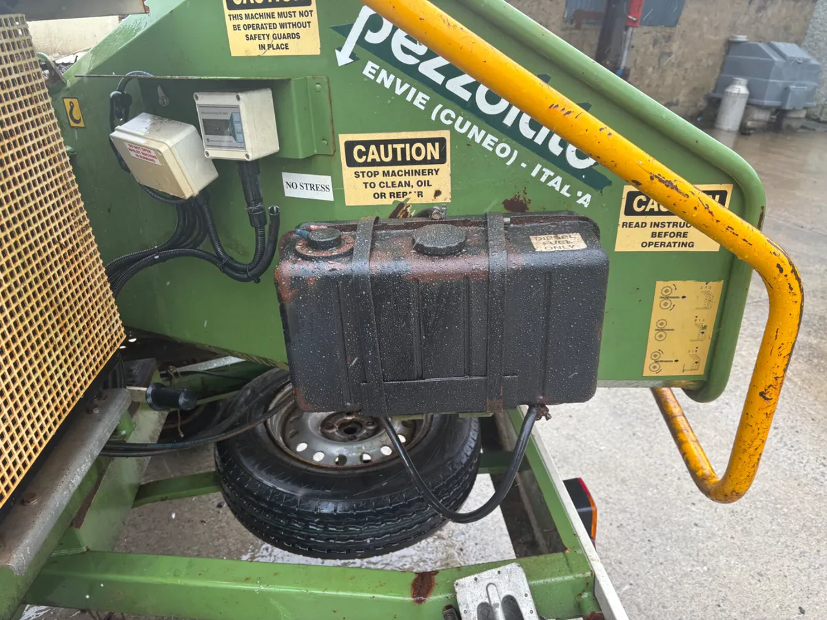 Self propelled wood chipper - Image 4