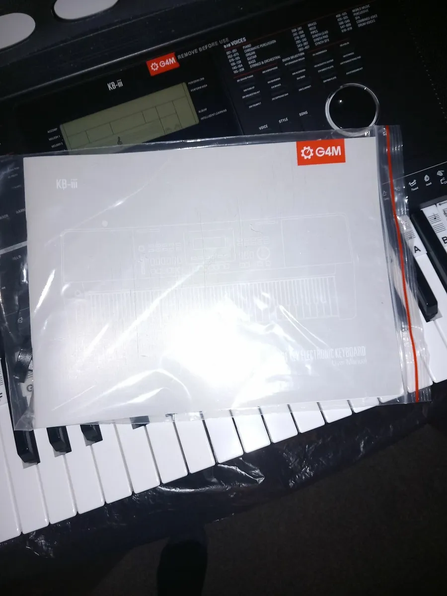 Piano keyboard in mint condition. - Image 4
