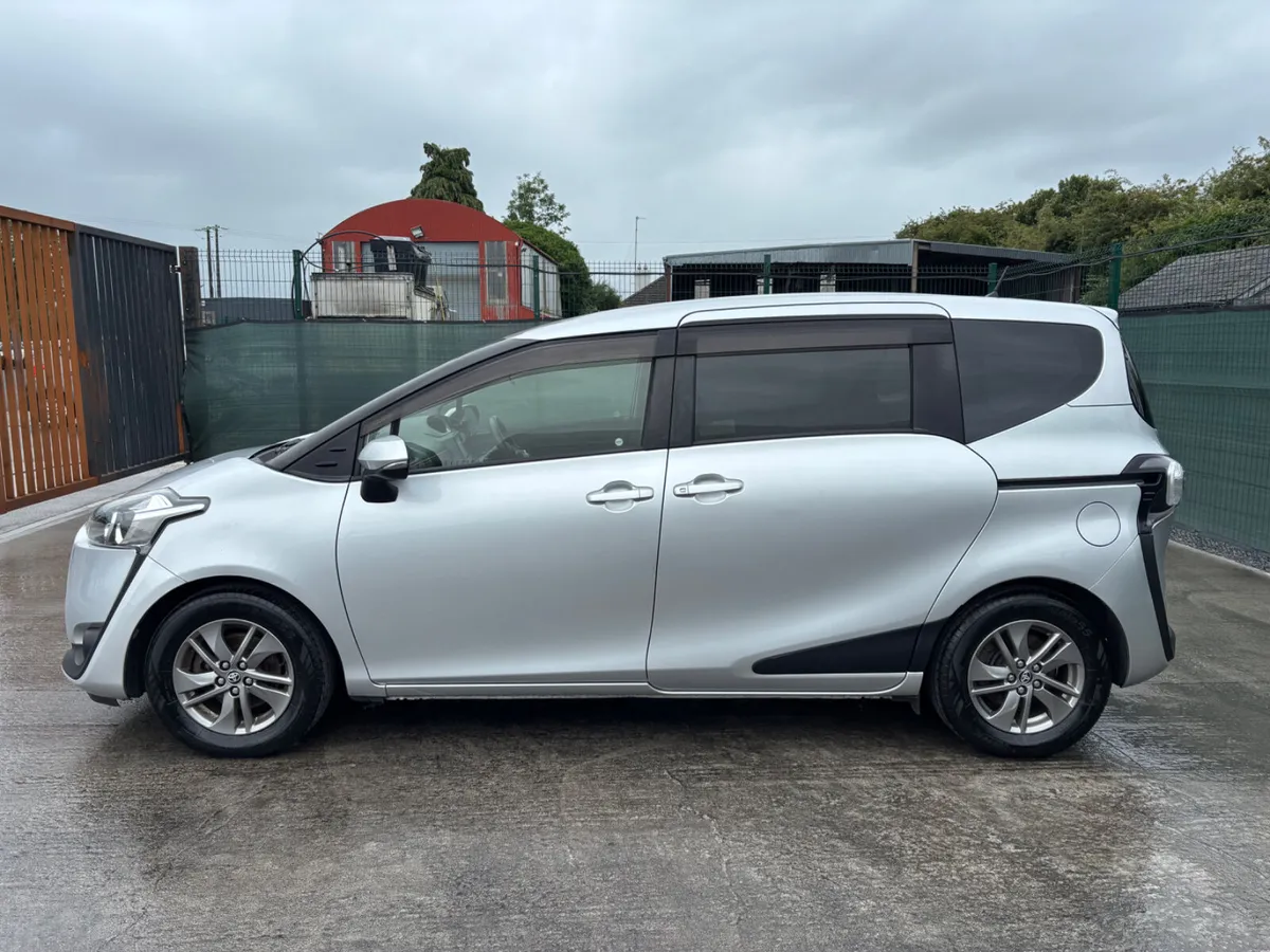 2016 Toyota Siesta Automatic 7 seater - Image 4