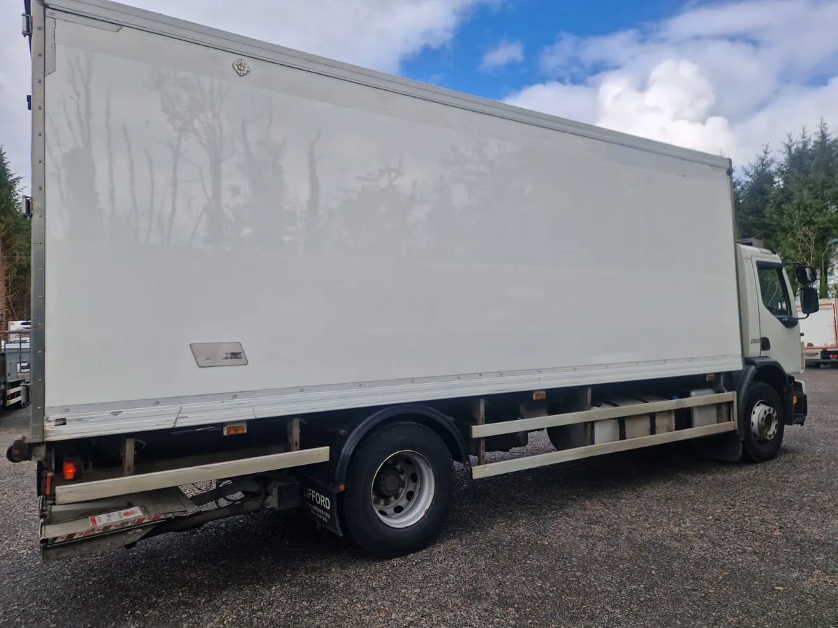 2014 Volvo FE fridge/Freezer - Image 3