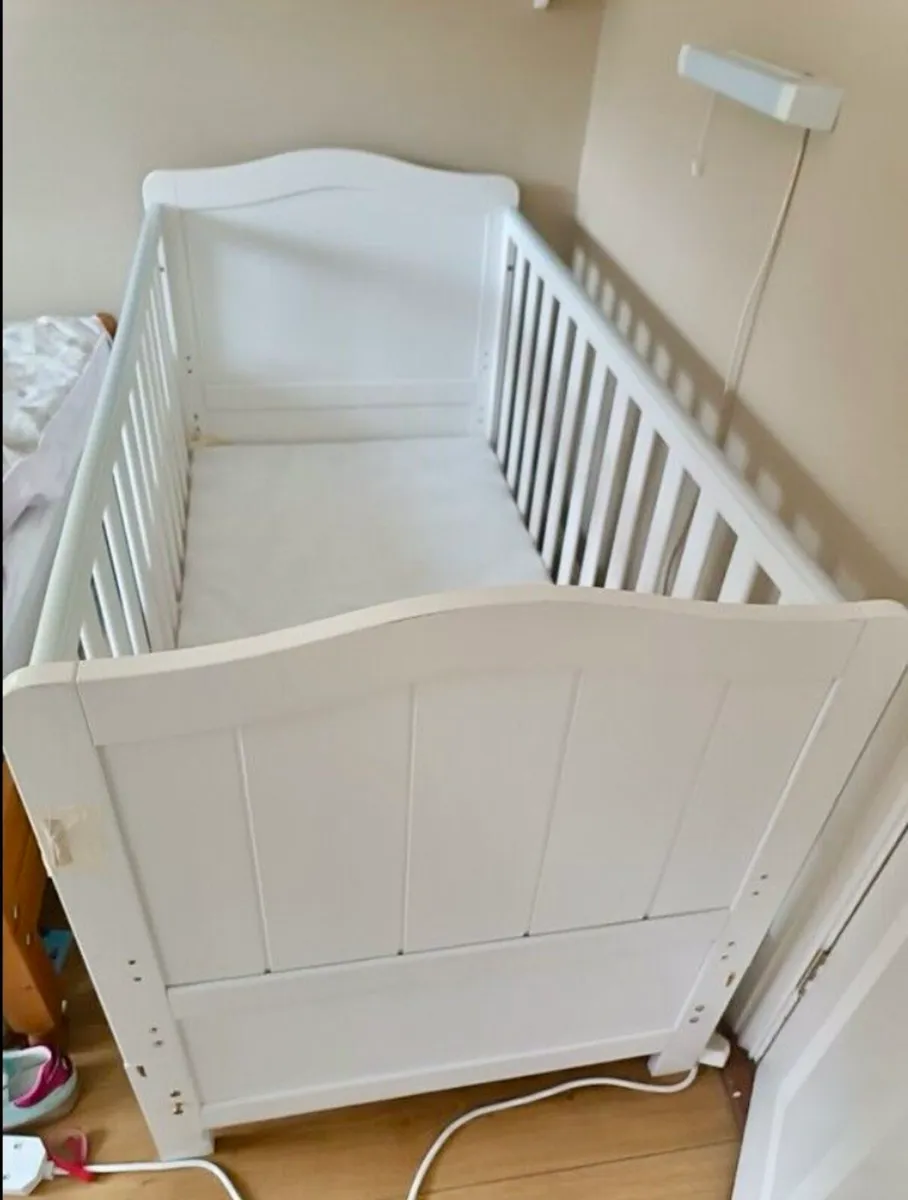 Sturdy White Wooden Cot - Image 4