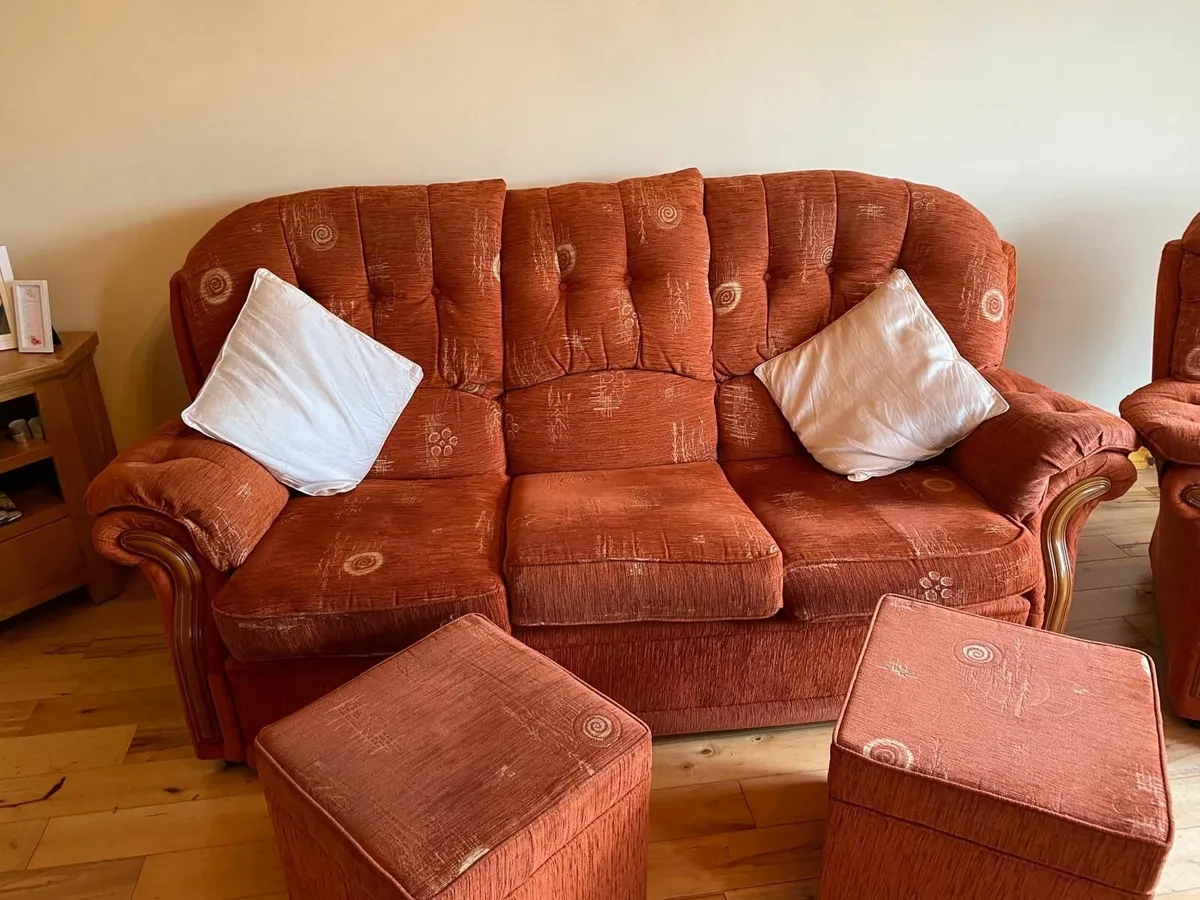 3 piece suite + two foot stools - Image 3
