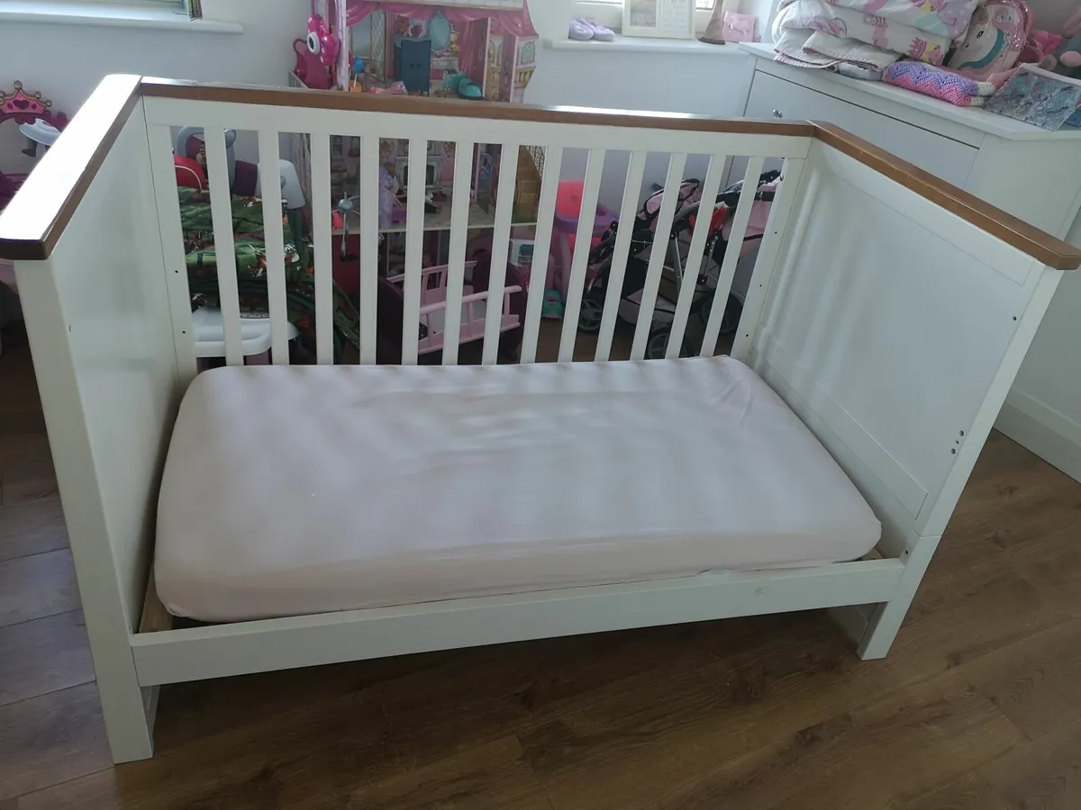 Cot - Image 1