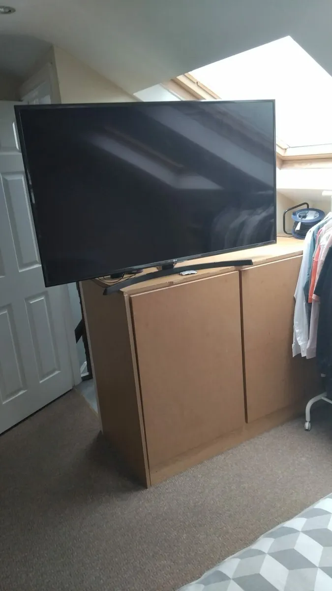 TV - Image 1