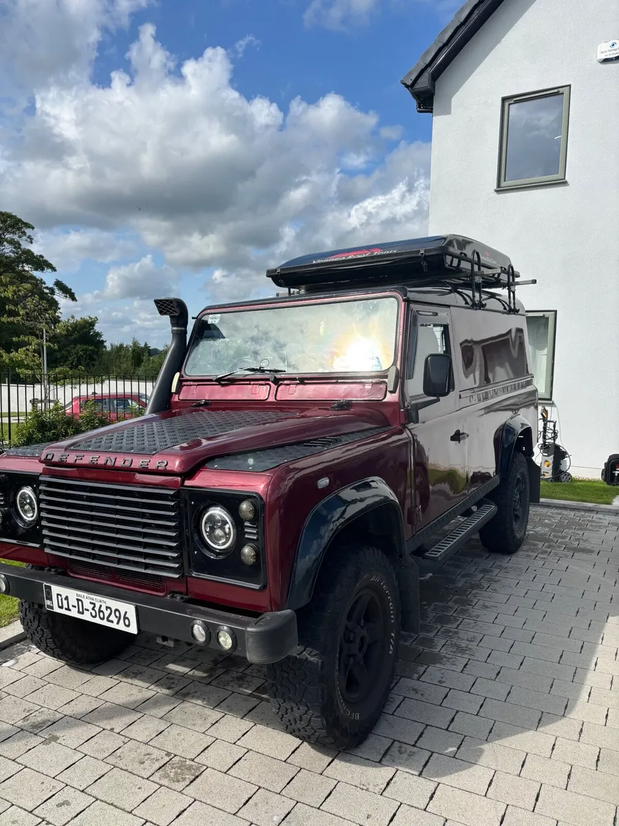 Land Rover Defender 2001 - Image 2