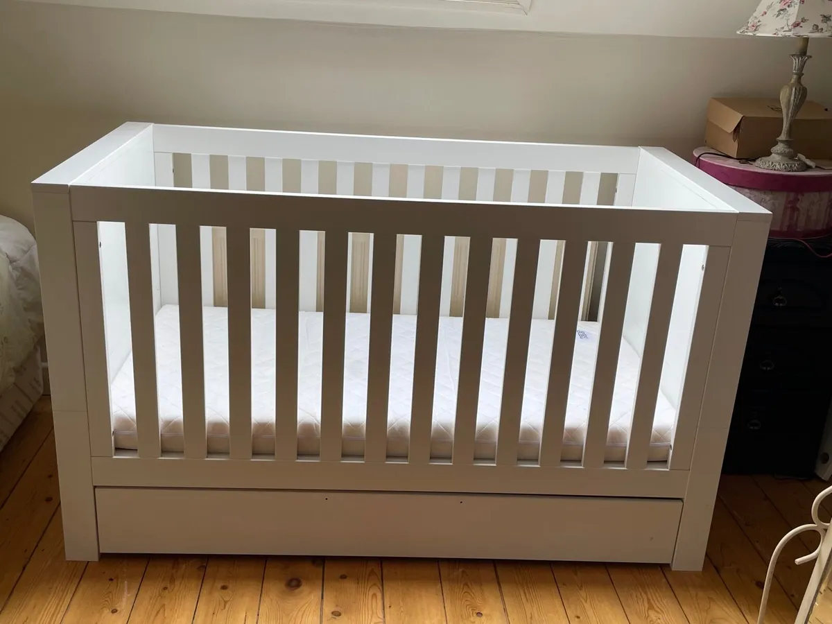 Baby cot/bed - Image 1