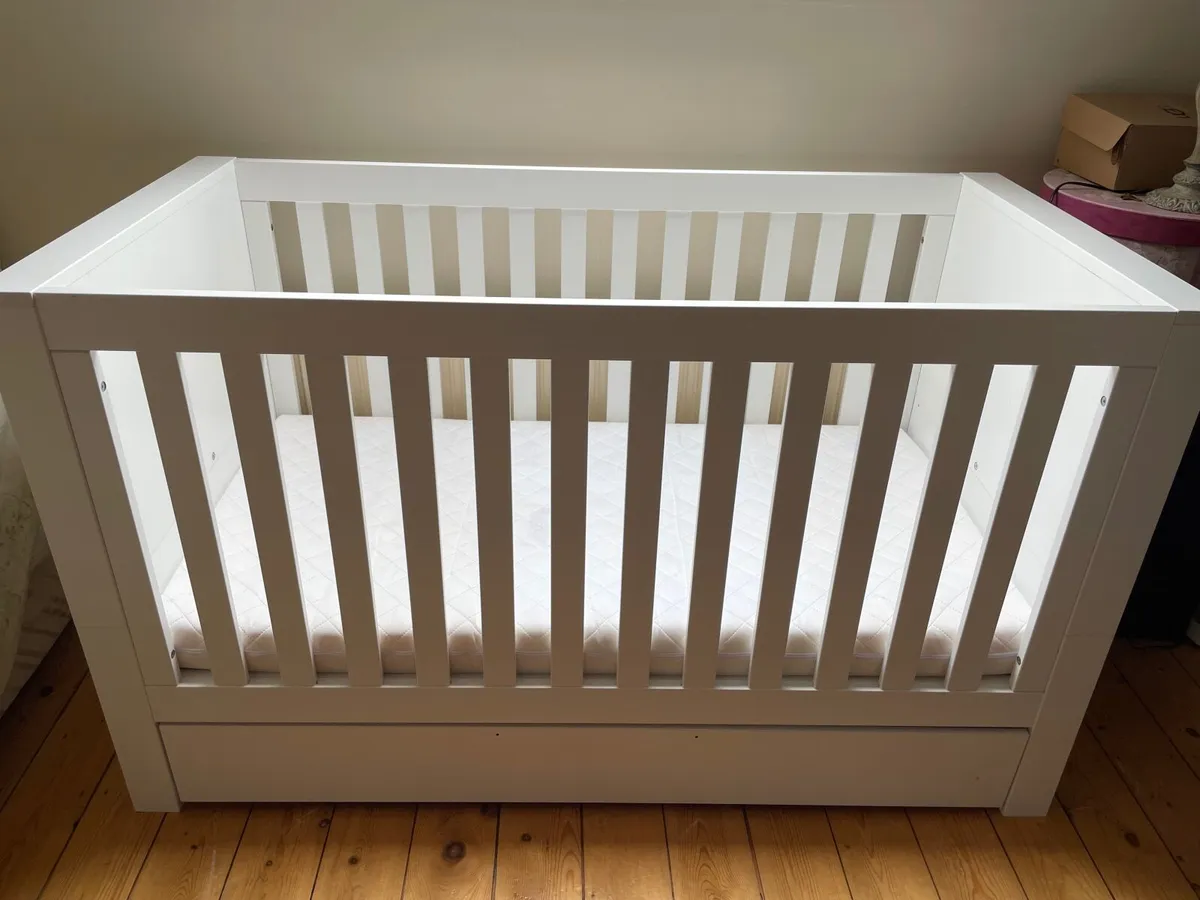 Baby cot/bed - Image 3