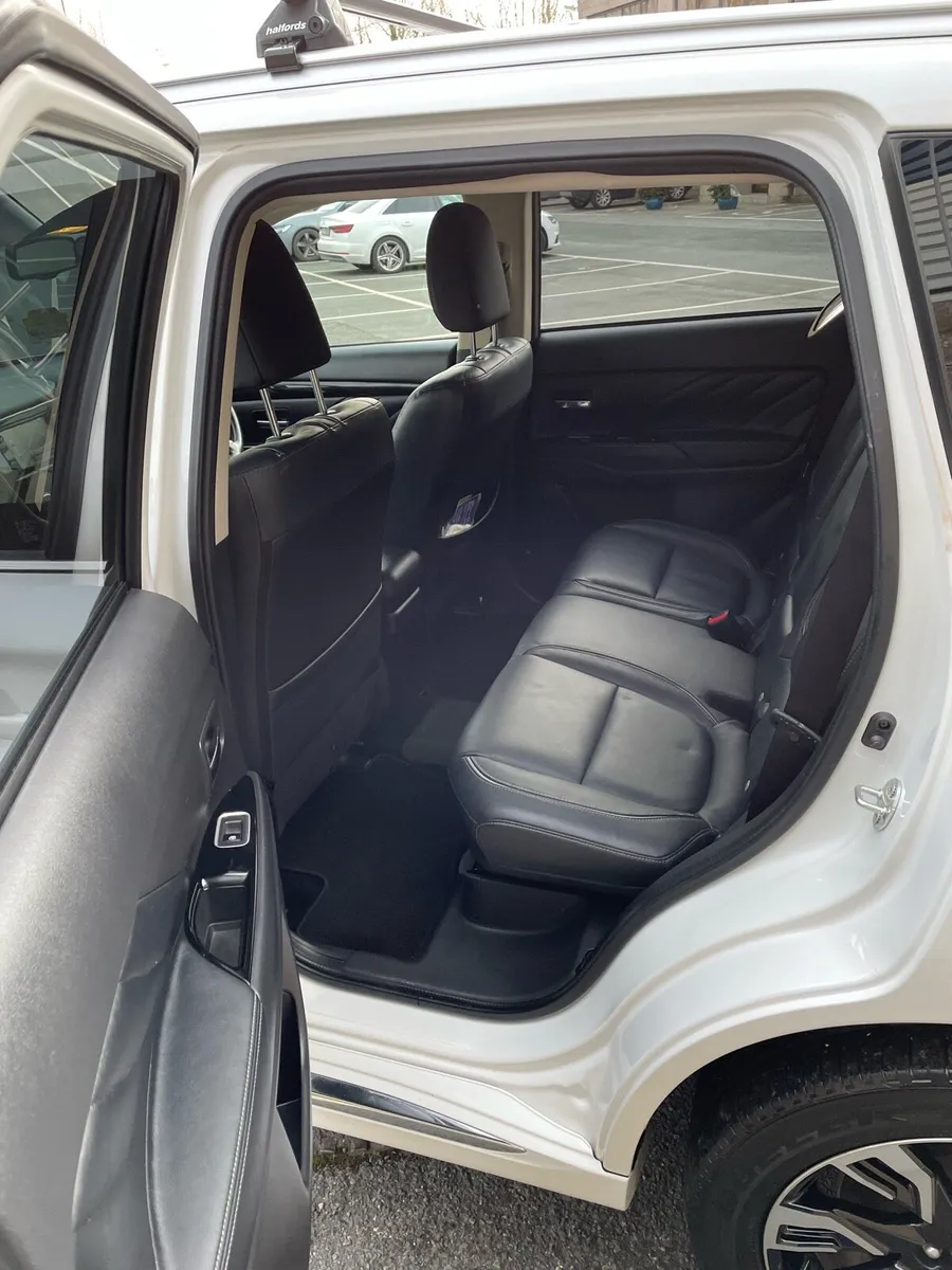 Mitsubishi Outlander - Image 2