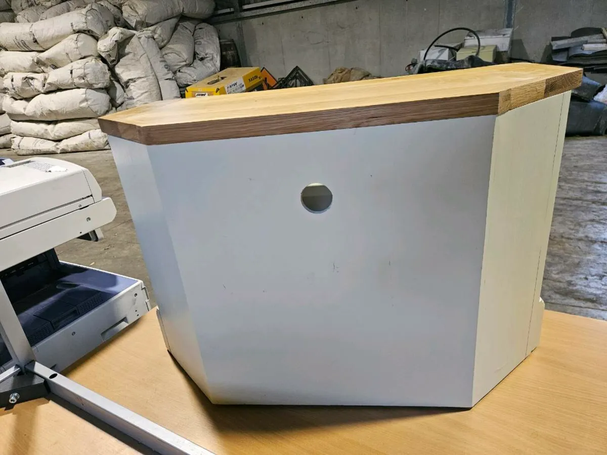 Tv stand - Image 4