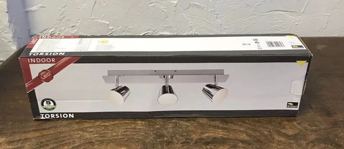 BRAND NEW - Modern Torsion 3 LED Chrome Spotlight Bar Daylight White 6500K - Image 2