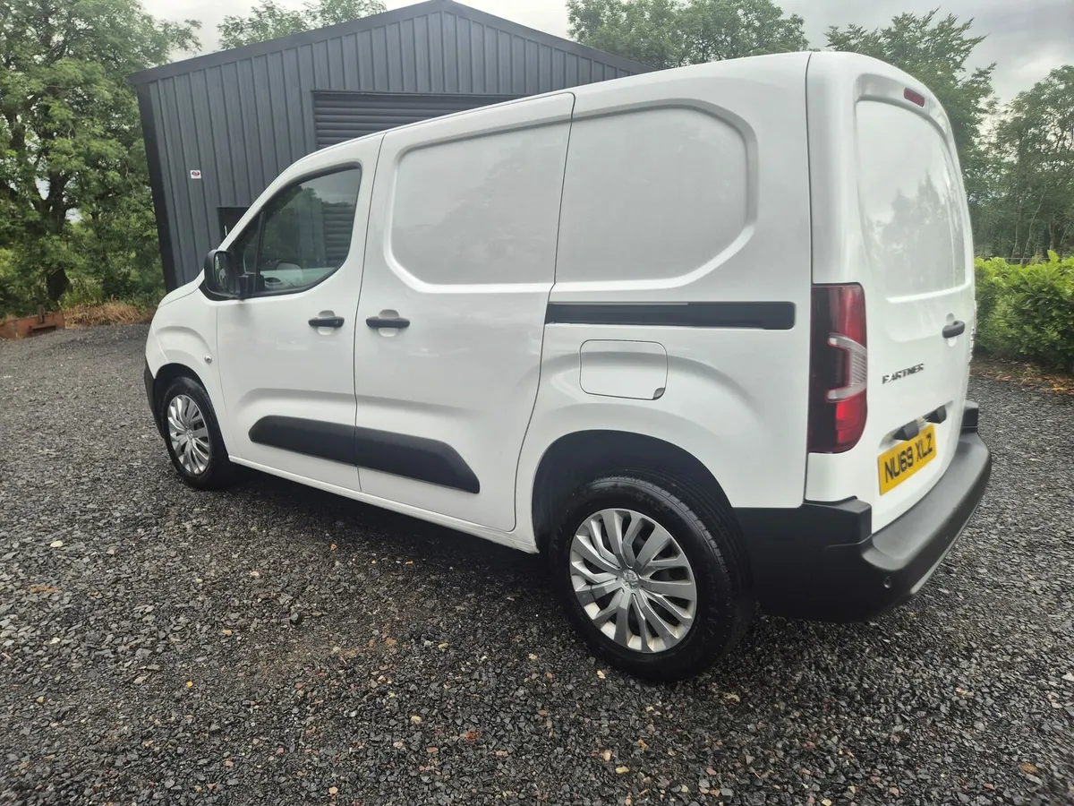 Van - Image 3