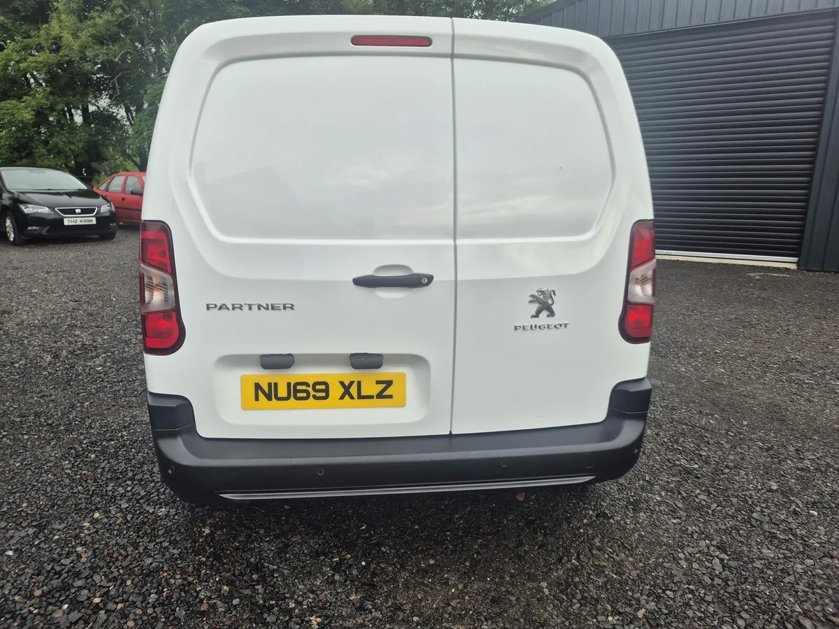 Van - Image 4