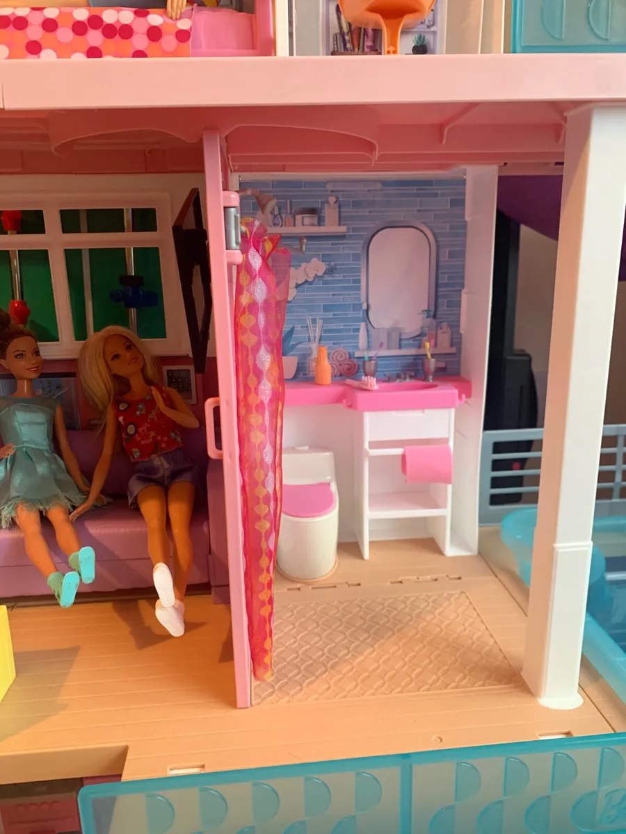 Dolls house(Barbie dream house) - Image 1