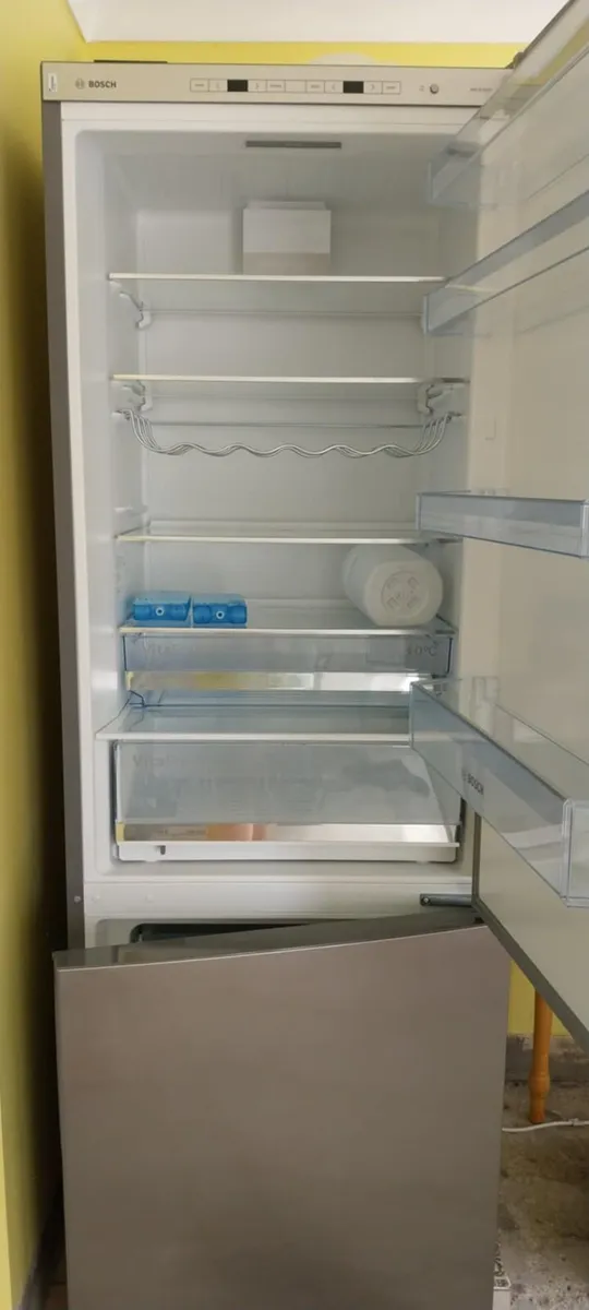 Fridge Bosch  KGE49A nearly new - Image 3