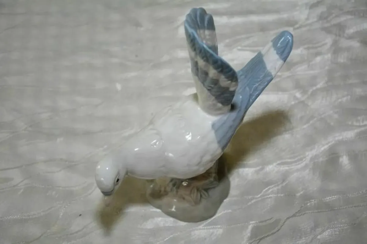Spanish porcelain - pigeon - Image 2