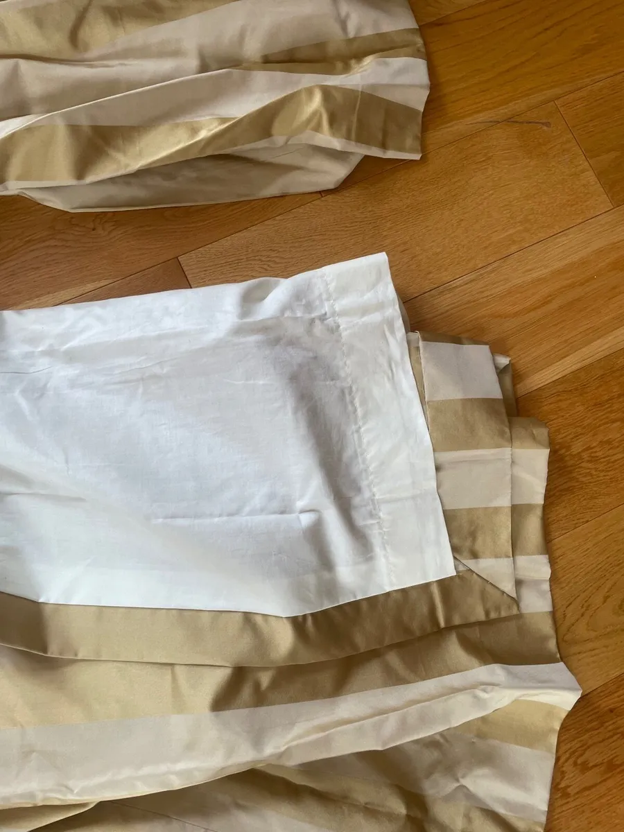 Curtains - Image 2