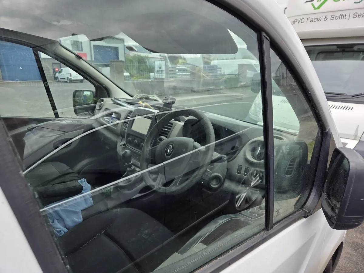 Renault Trafic 2015 (BREAKING) - Image 2