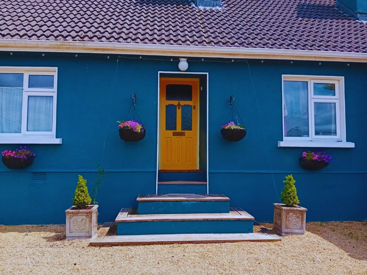 4-Bedroom Bungalow on 15 Acres with Stone Cottage - Image 1