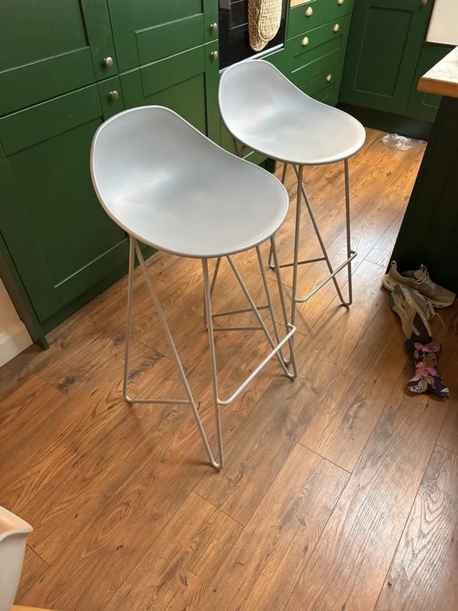 Meadows & Byrne Grey Bar Stools (Pair) - 75cm Seat Height - Image 2
