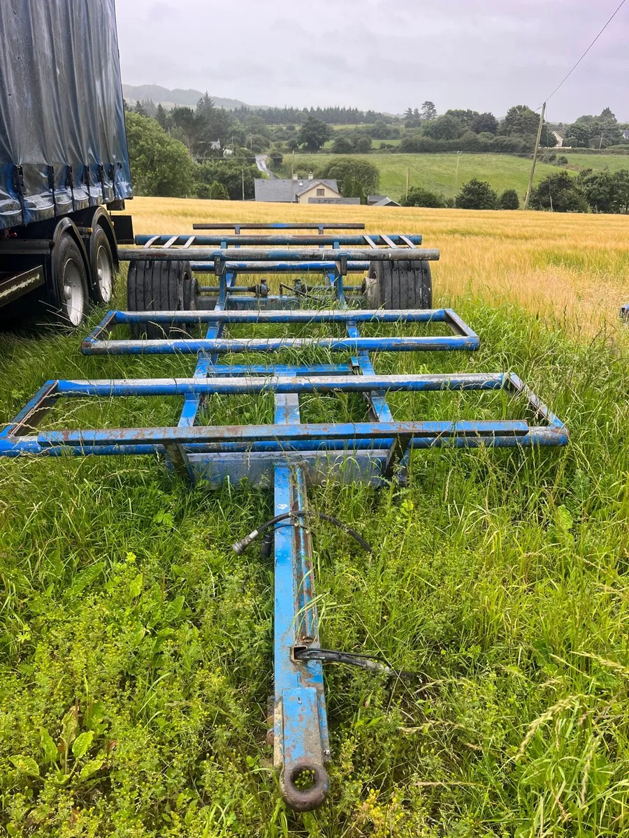 Bale trailer - Image 1