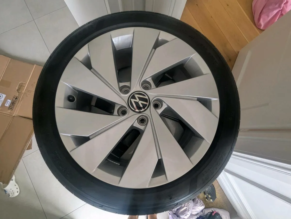 Volkswagen 17" Alloys & Tyres - Image 1