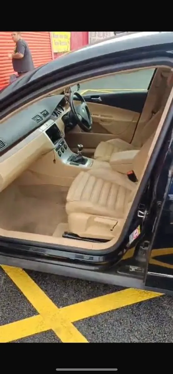 2009 Volkswagen Passat - Image 2