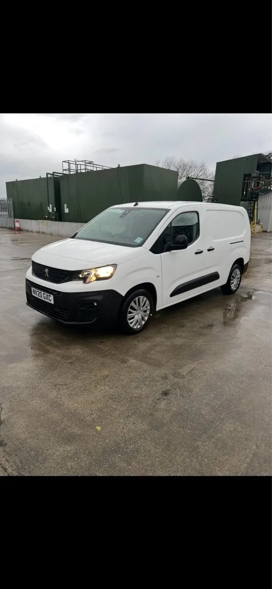 Peugeot partner crew van - Image 1