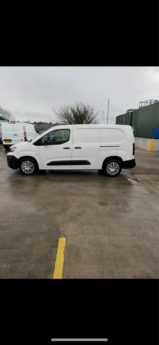 Peugeot partner crew van - Image 2