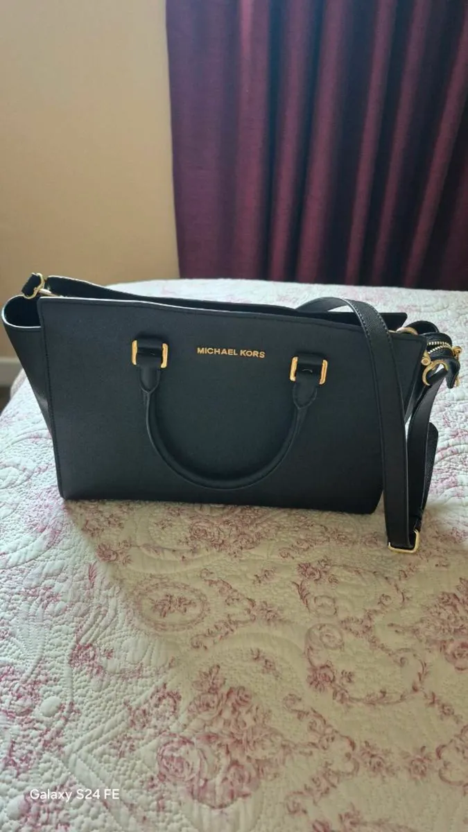 Handbags and wallet - Image 1