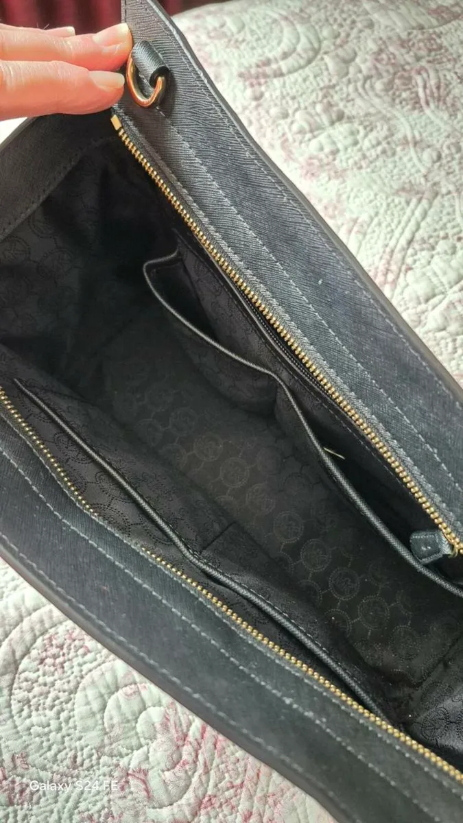 Handbags and wallet - Image 2