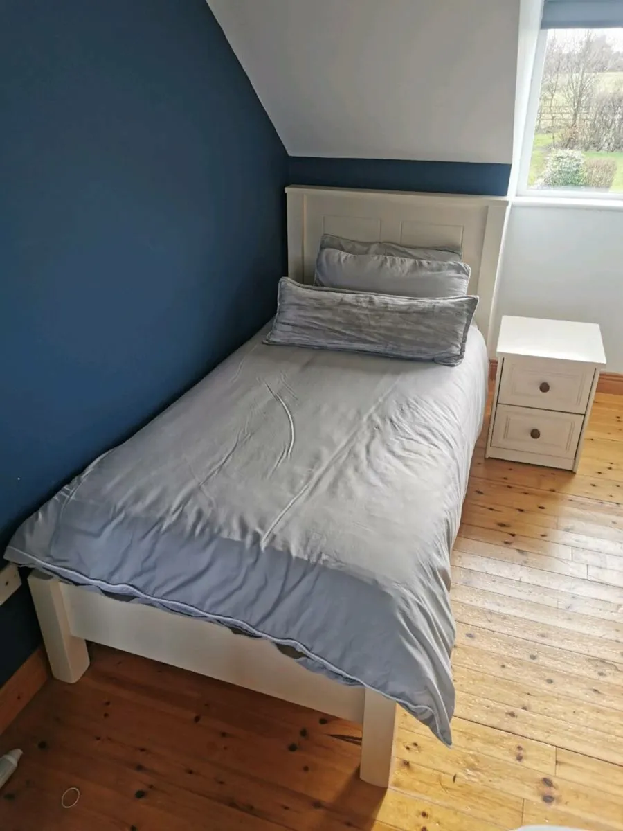 Bedroom furniture - Image 1