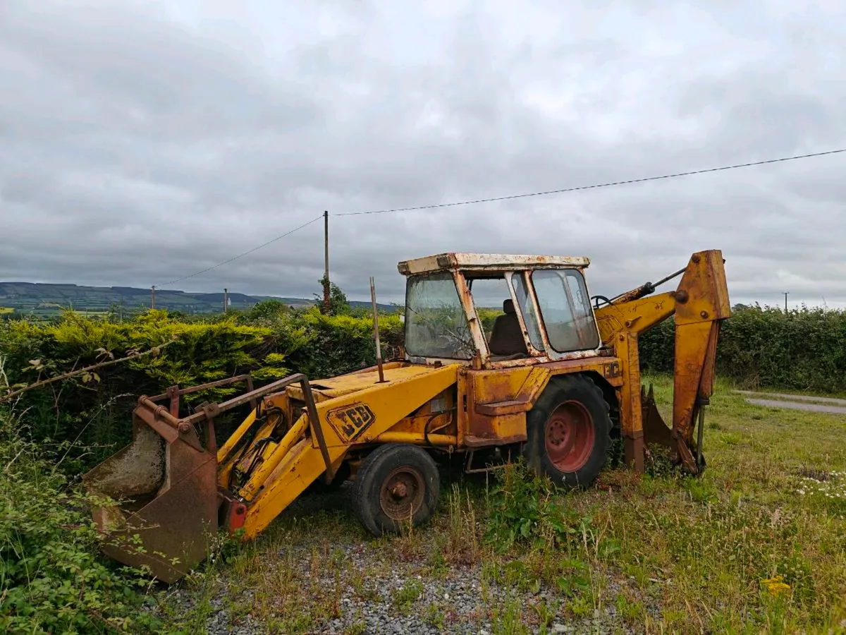 JCB 3C3 Digger - Image 1