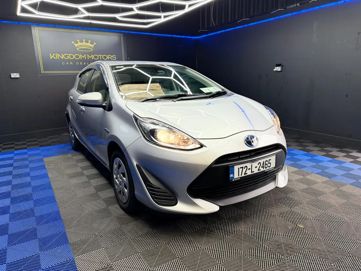 Toyota Aqua,Automatic petrol-hybrid - Image 3