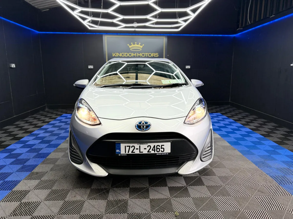 Toyota Aqua,Automatic petrol-hybrid - Image 4