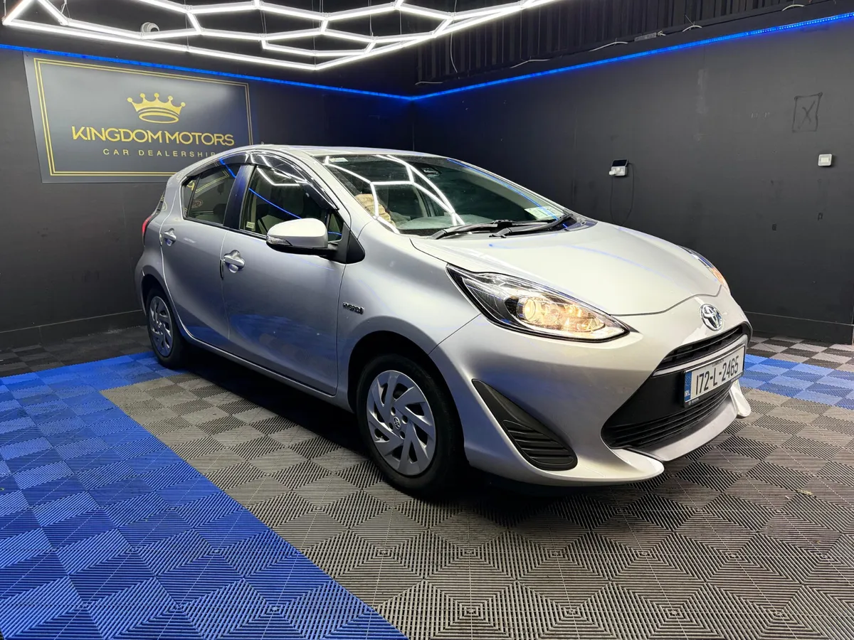 Toyota Aqua,Automatic petrol-hybrid - Image 2
