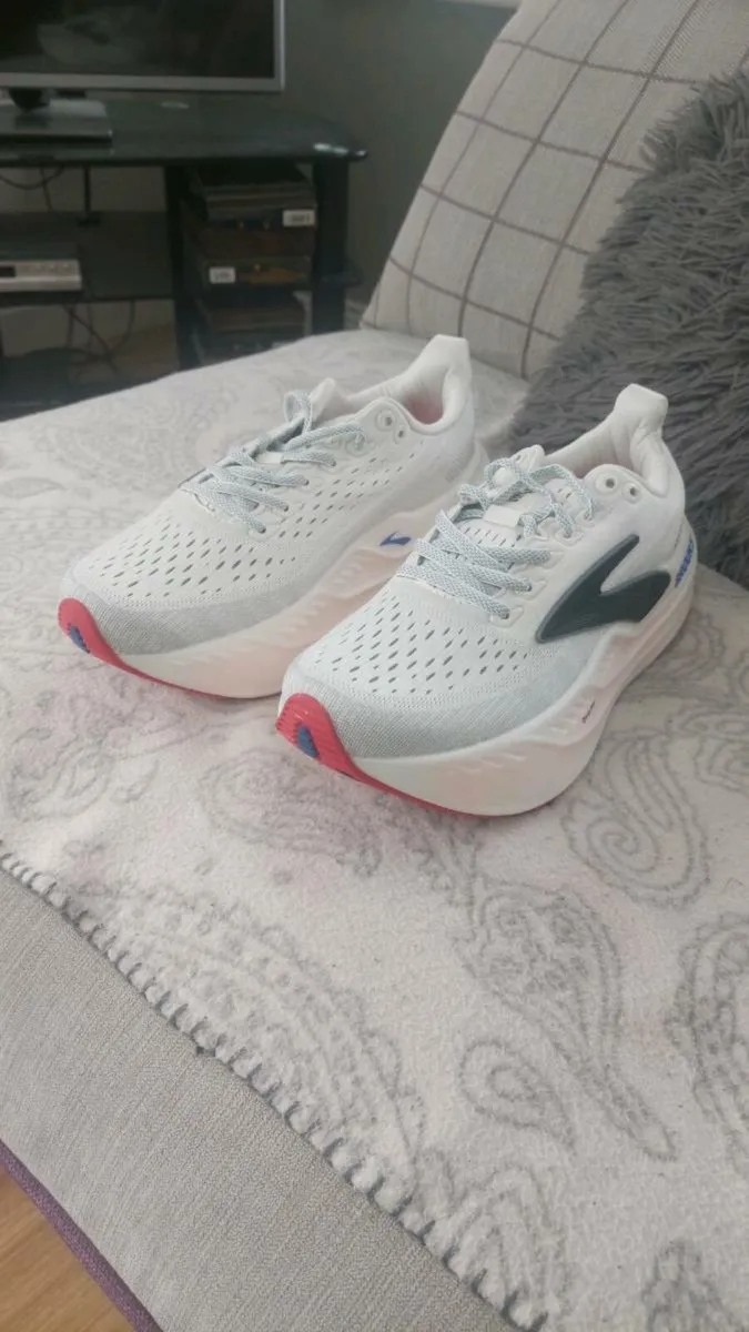 Brooks running shoes - Image 3