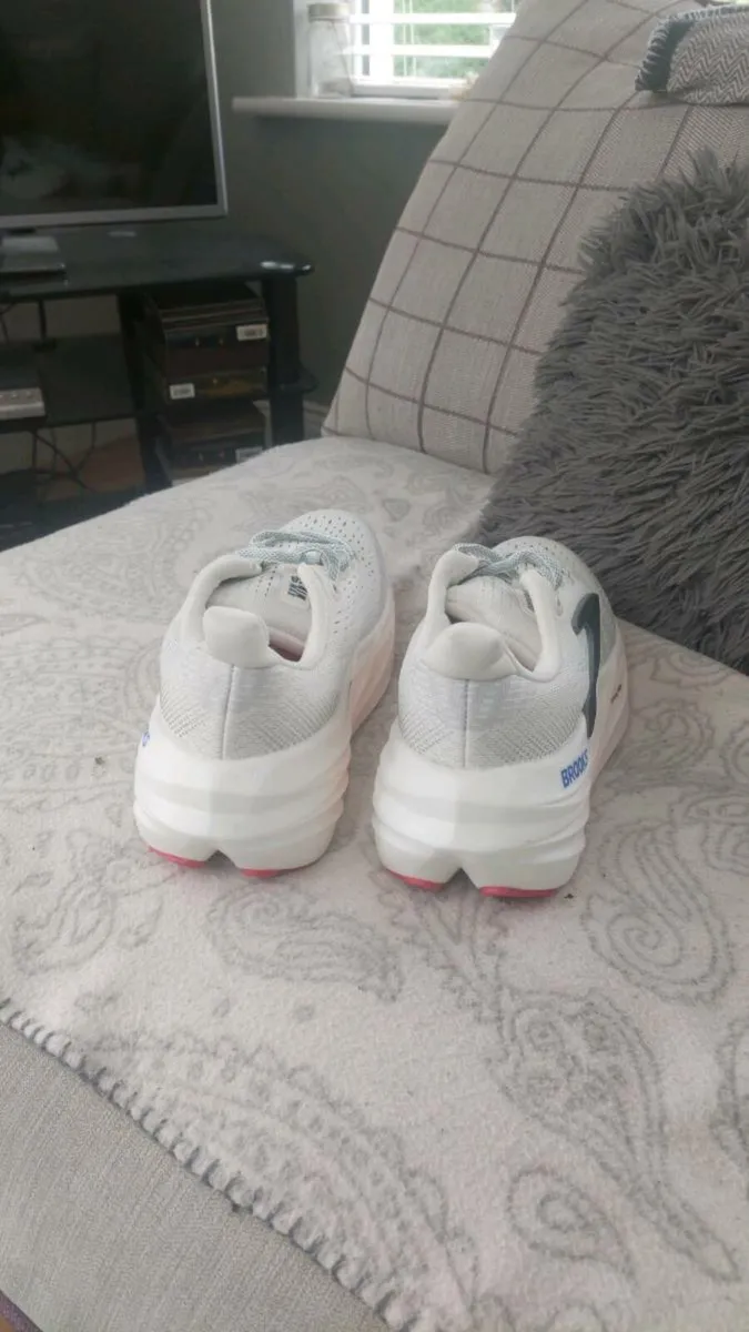 Brooks running shoes - Image 4