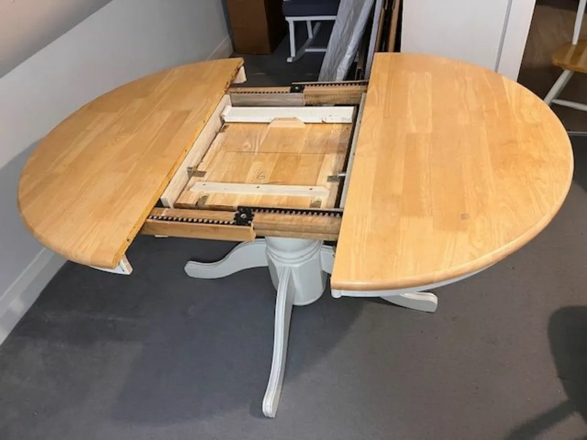 Extendable Table & Chairs FREE if collect Sat 5th - Image 3