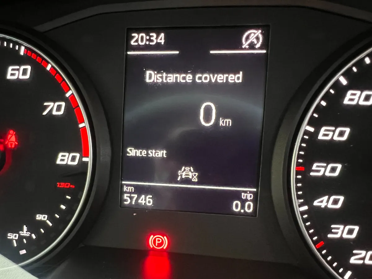 **ONLY 5,700 Kms** 1.0 TSI 95BHP SE PLUS 5DR  **Fi - Image 3