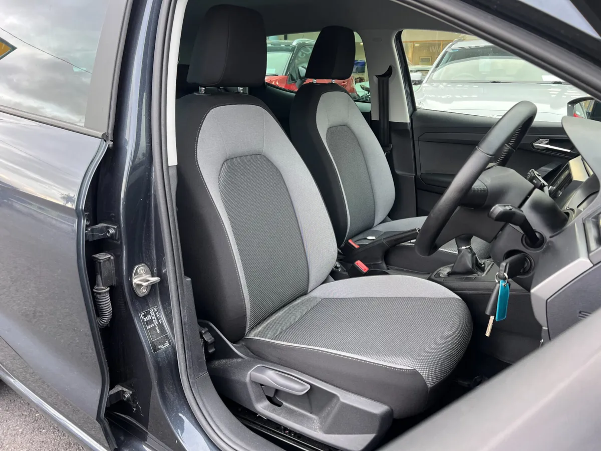 **ONLY 5,700 Kms** 1.0 TSI 95BHP SE PLUS 5DR  **Fi - Image 4
