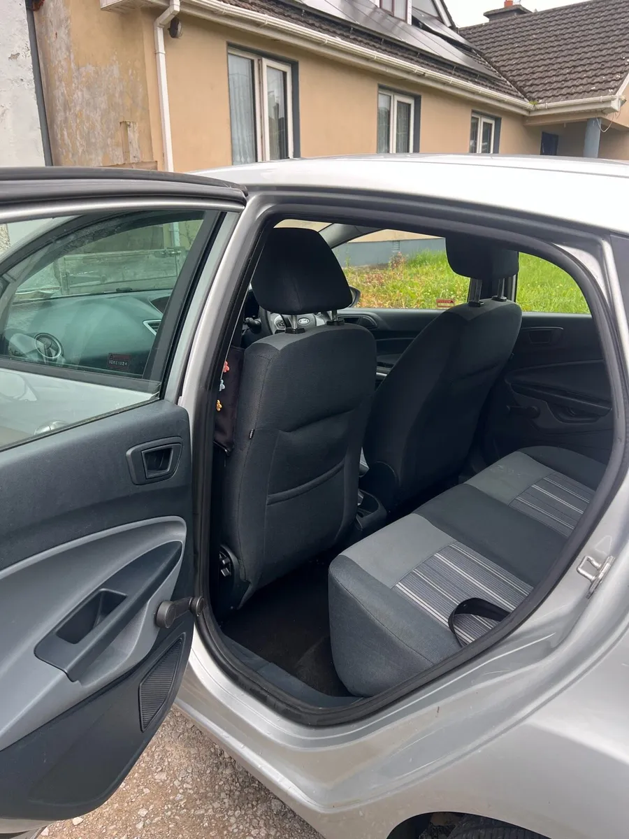 Car - Image 3
