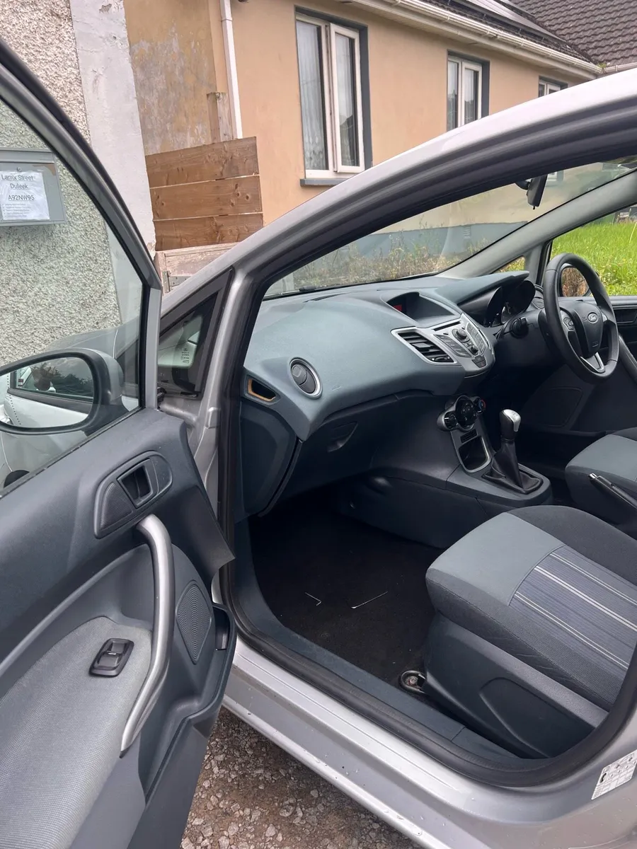 Car - Image 4