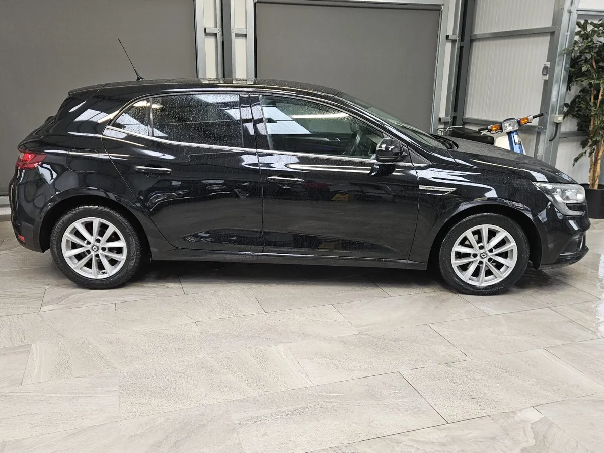 17 RENAULT MEGANE GT LINE NAV - Image 2