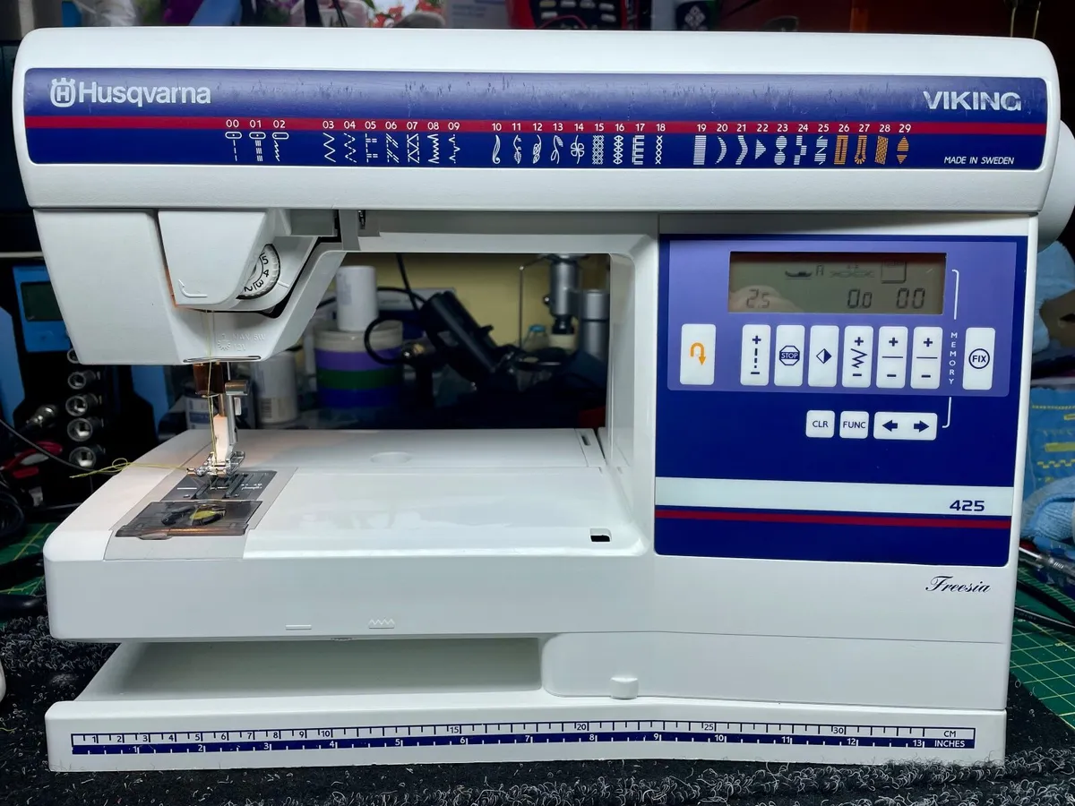 Huskvarna Viking Freisa 425 Sewing machine - Servi - Image 1